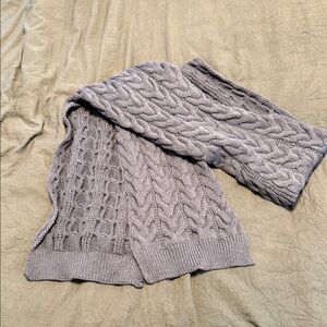 Elegant Gray Cable Knit Scarf